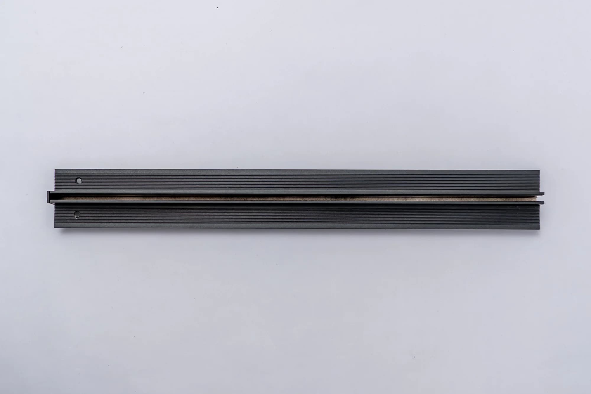 Toast Magnetic — track rail